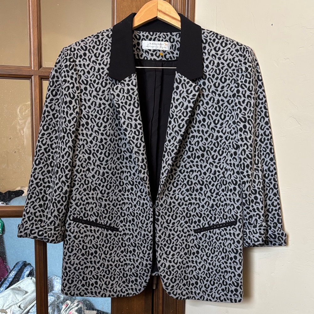 TAHARI Animal Print Blazer! 10